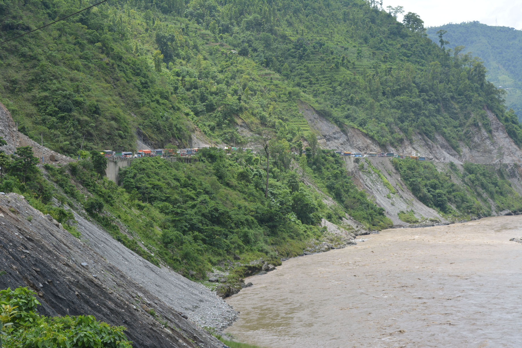 पहिरो छल्दै हिँडेका चौधरी त्रिशुलीमा खसेर बेपत्ता