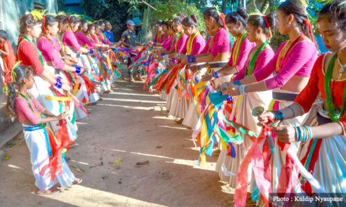 थारूको दसैं, सखियाको ‘पैंयाँ’ले गुन्जियो गाउँबस्ती