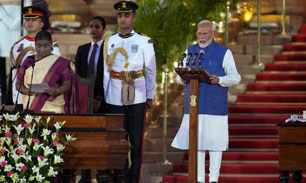भारतका प्रधानमन्त्री नरेन्द्र मोदीले लिए शपथ